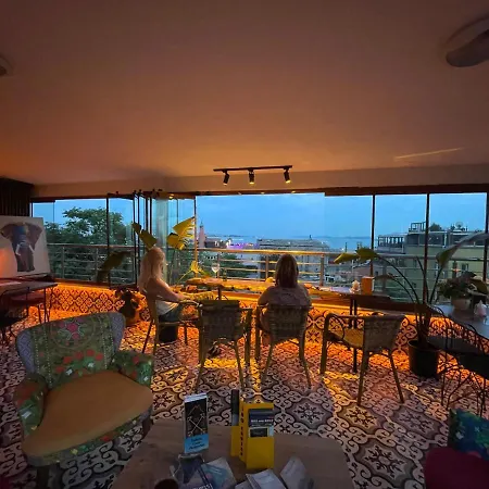 Bed & Breakfast The Local &