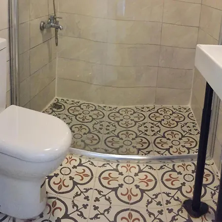 Oda ve Kahvaltı The Local &