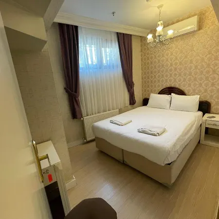 The Local & İstanbul