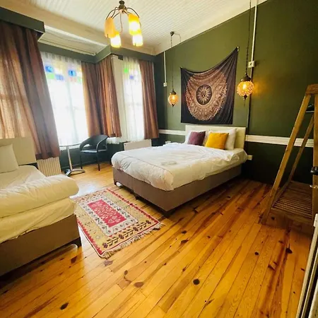 The Local & Nocleg ze śniadaniem Stambuł