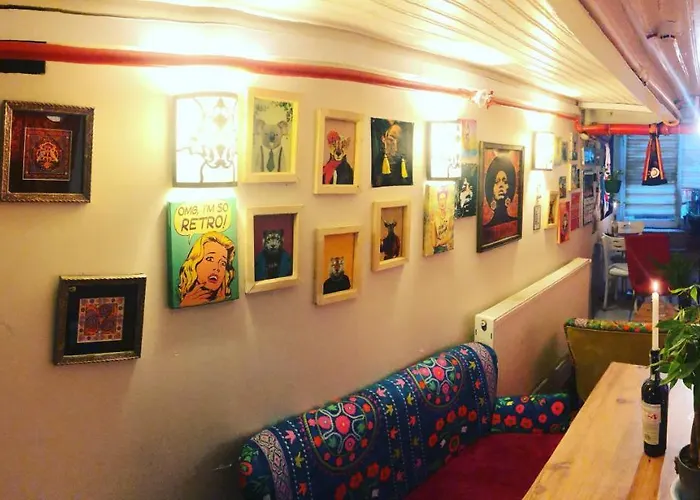 Panzió The Local & *